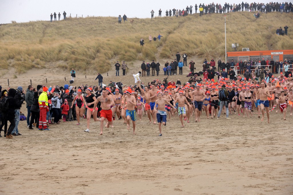 ../Images/Nieuwjaarsduik Nederzandt 2017 022.jpg